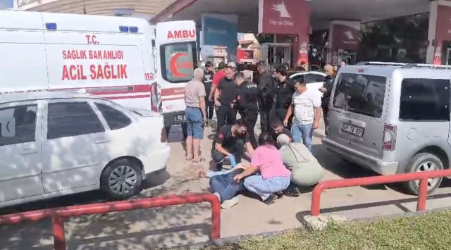 Kucağındaki bebeğe aldırmadan defalarca bıçakladı