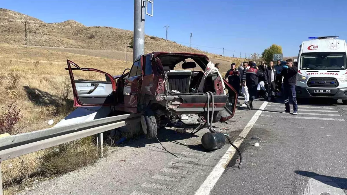 Sivas\'ta Trafik Kazası: 10 Yaralı