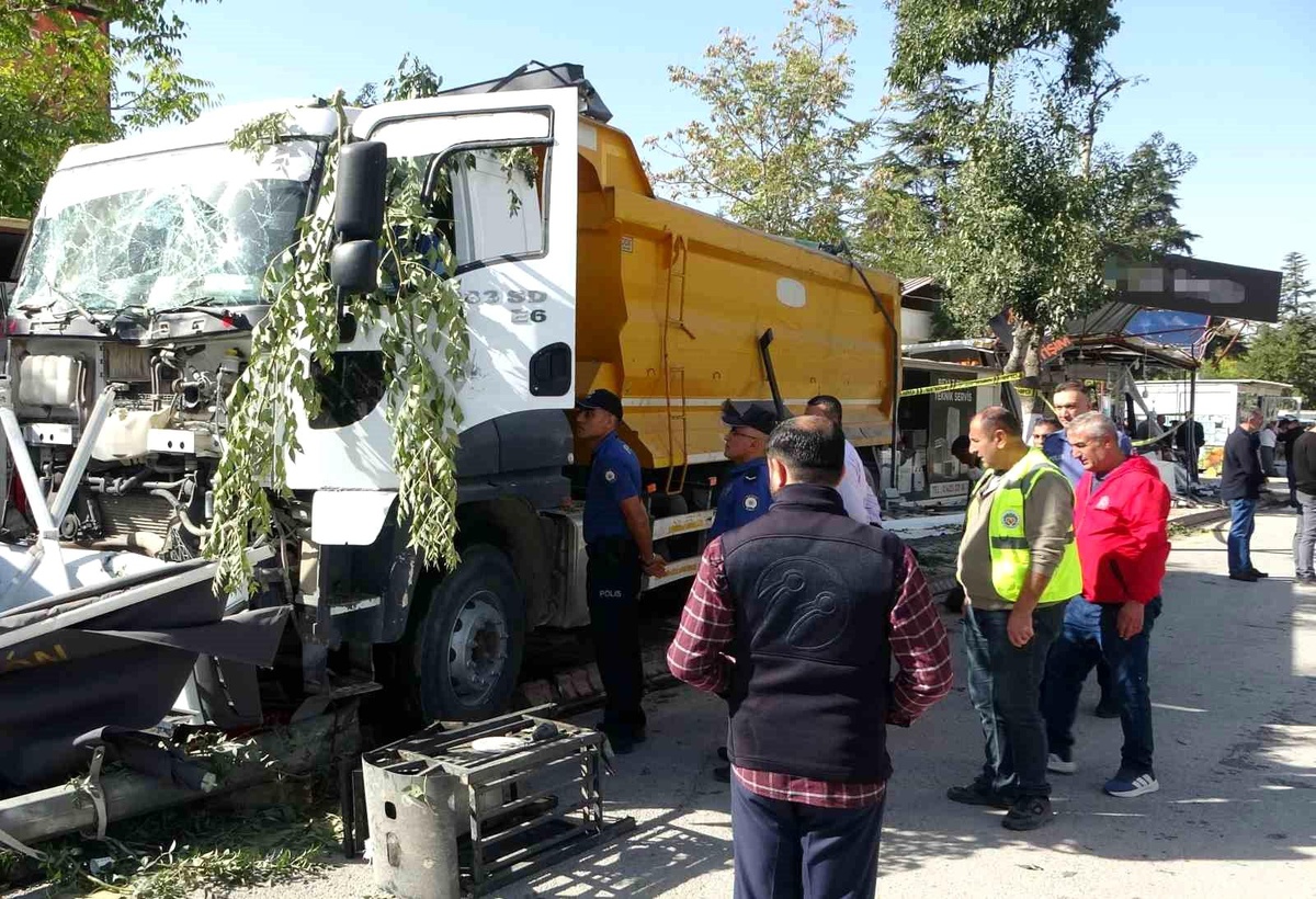 Malatya\'da Hafriyat Kamyonu Kazası