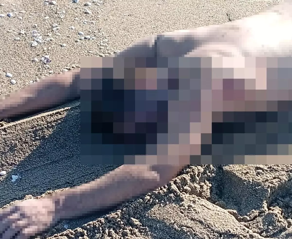Sakarya Karasu\'da sahilde çıplak erkek cesedi bulundu