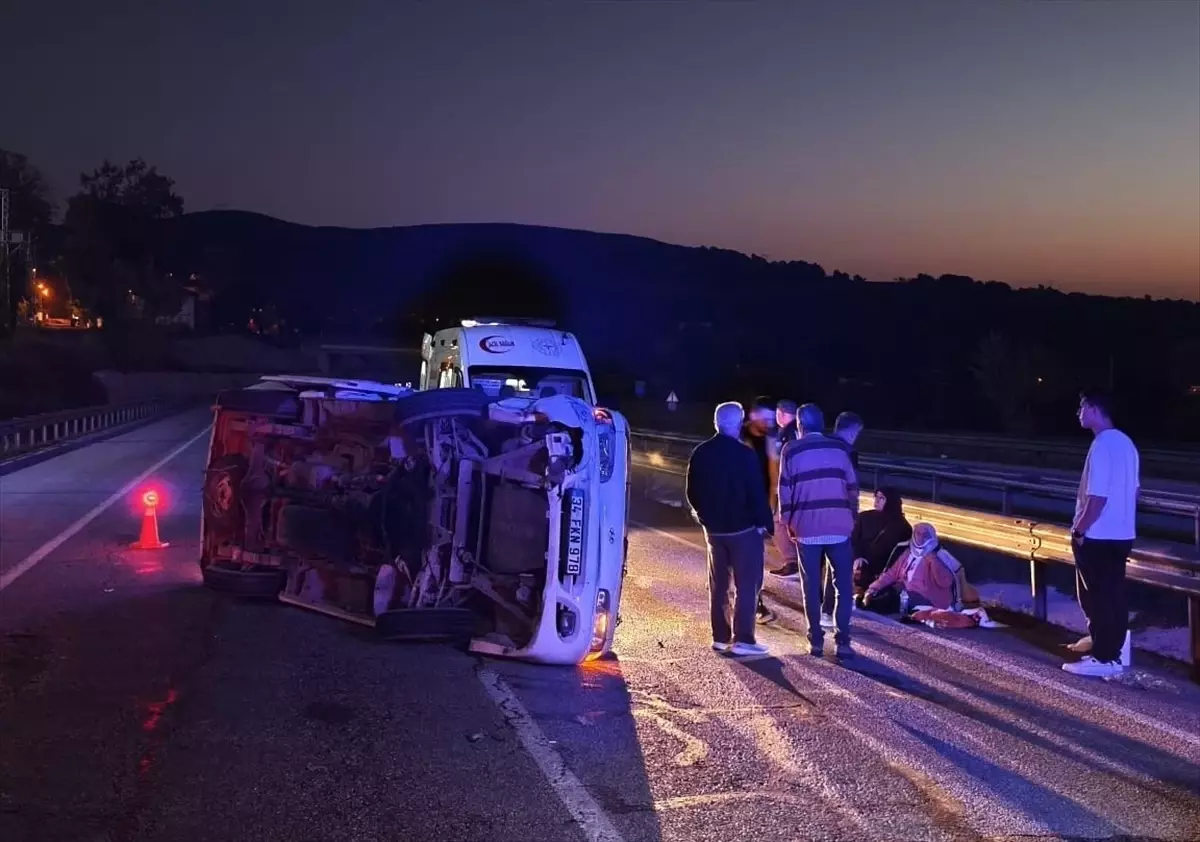 Samsun\'da Oto-Minibüs Çarpışması: 9 Yaralı