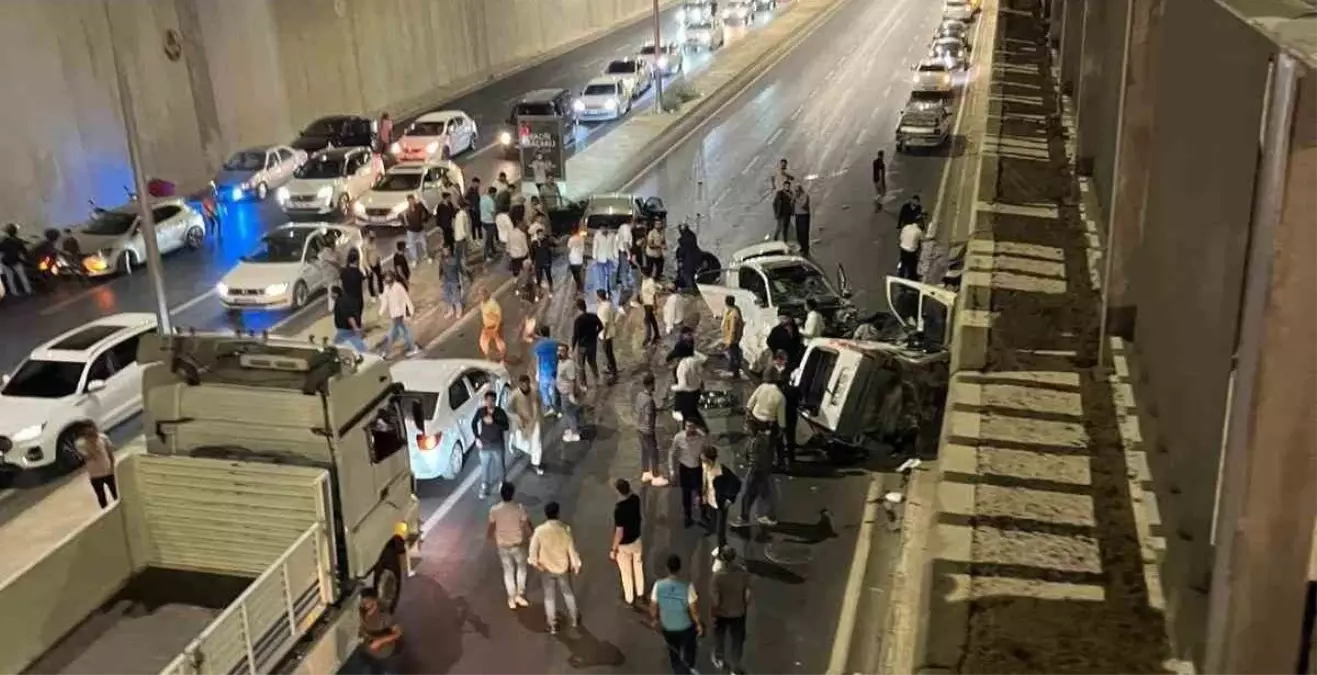 Şanlıurfa\'da Zincirleme Kaza: 1 Ölü, 4 Yaralı