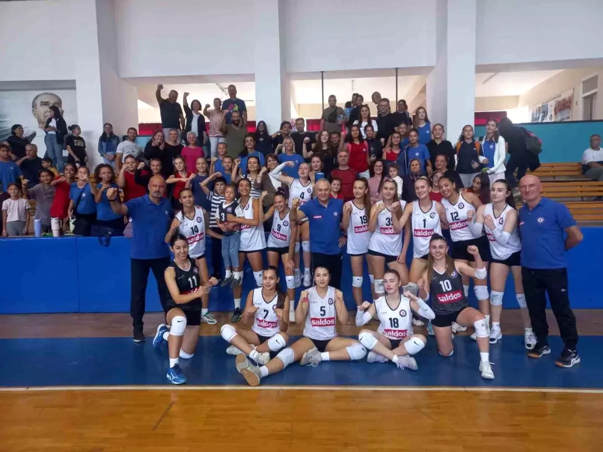 Söke Belediyesi Saldos Voleybol Takımı, Lige 3-0 Başladı