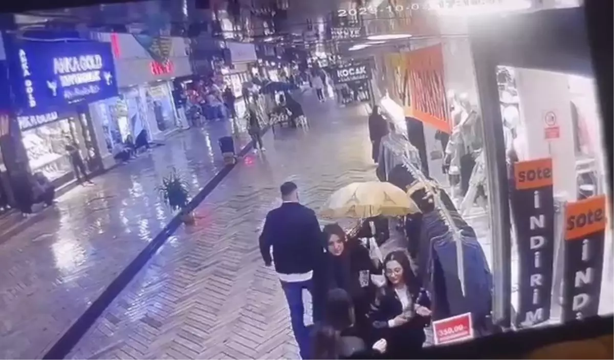Eteğini Tutan Kadın Gözaltında
