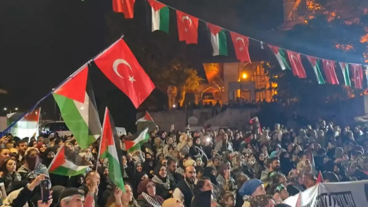Üsküdar\'da Küresel Sumud Filosu\'na Destek Nöbeti
