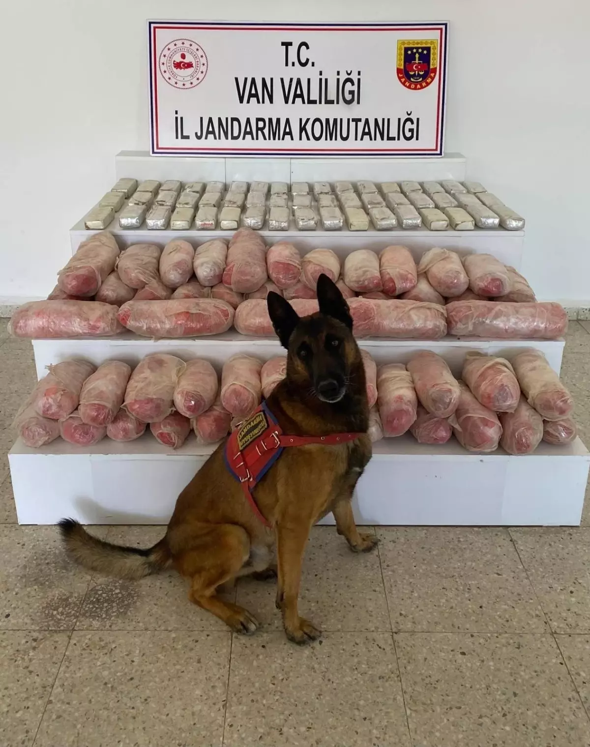 Başkale\'de 67 Kilo Uyuşturucu Ele Geçirildi