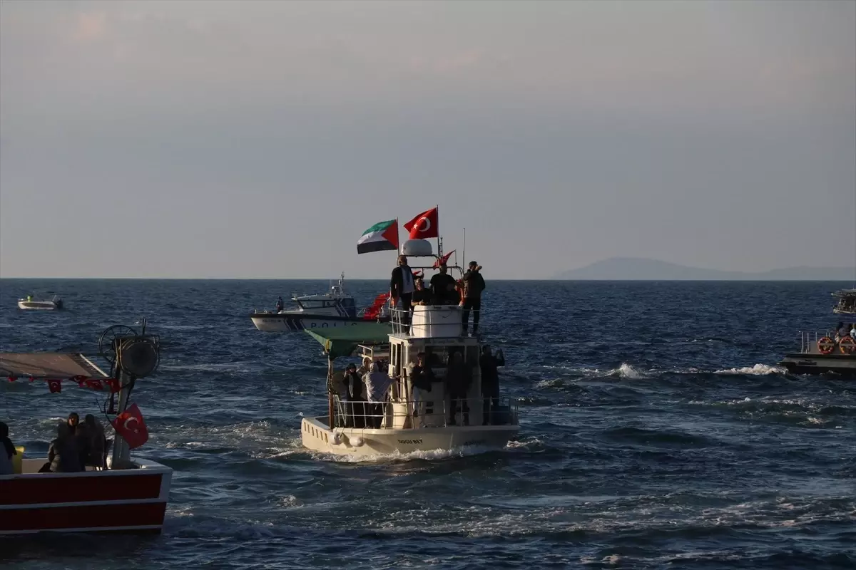 Yalova\'da denizciler Filistin ve Küresel Sumud Filosu\'na destek için Marmara\'ya açıldı