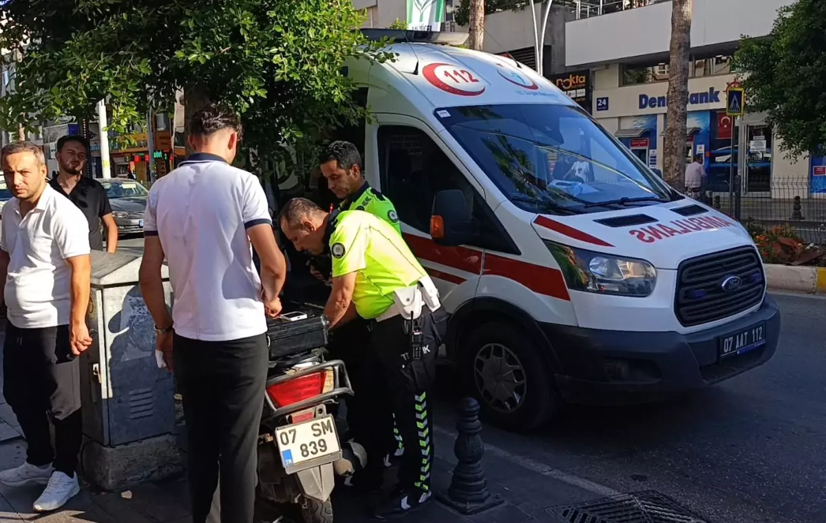 Manavgat\'ta Yaya Kadına Motorlu Bisiklet Çarptı