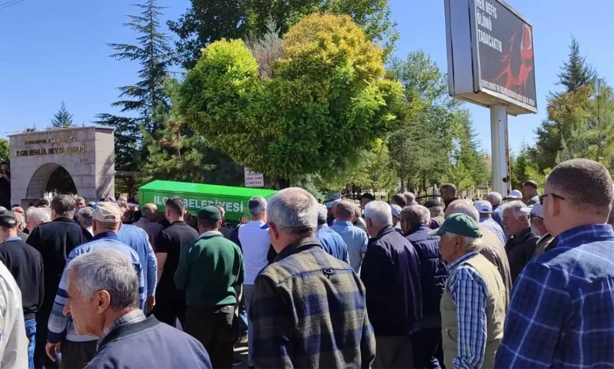 Durmuş Çıplak Toprağa Verildi