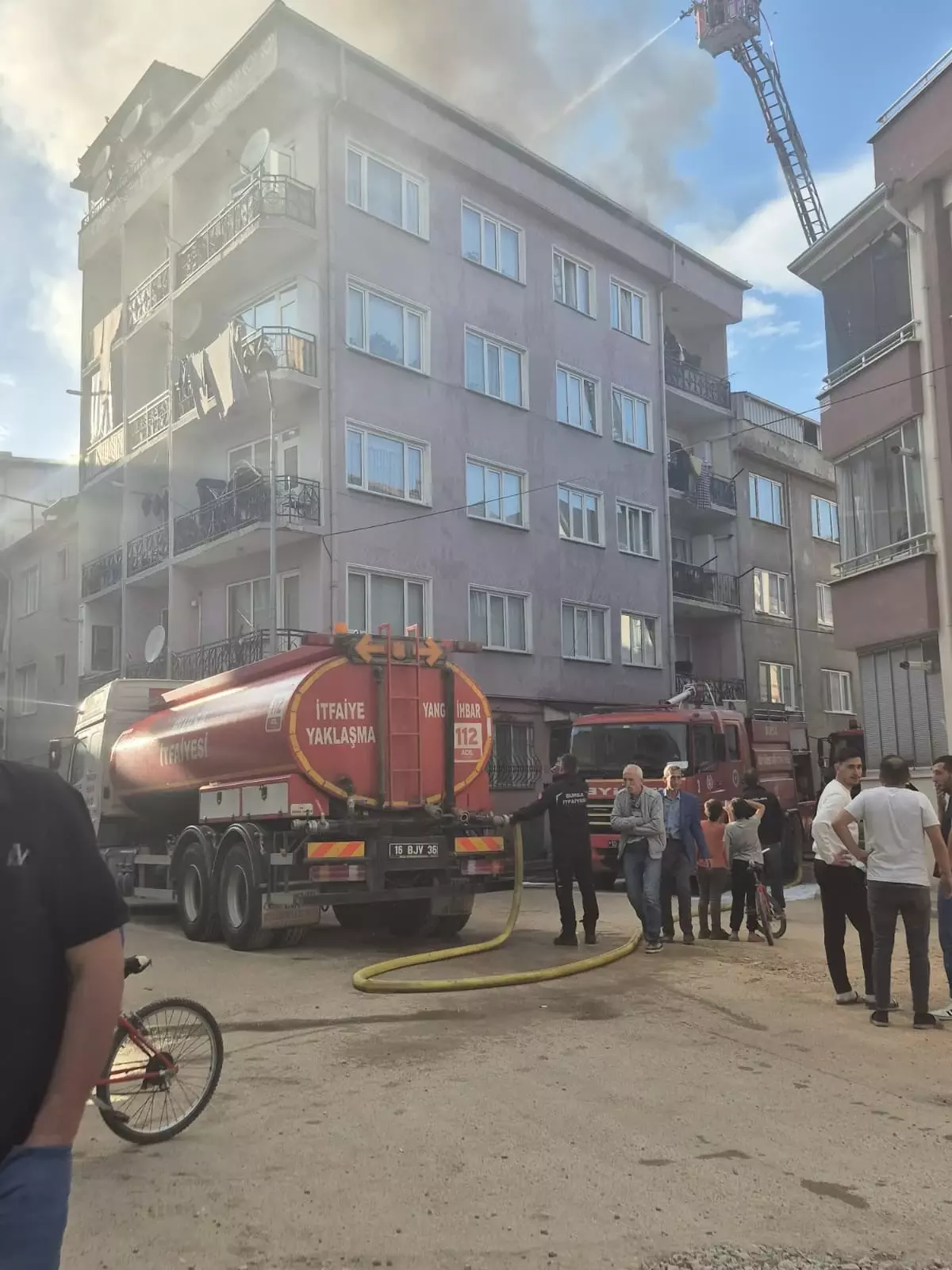 İnegöl\'de Apartman Çatısında Yangın
