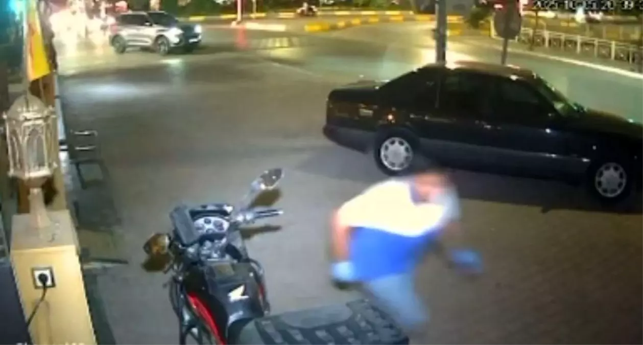 Adana\'da 16 Yaşındaki Şüpheli Pastaneye El Bombası Attı