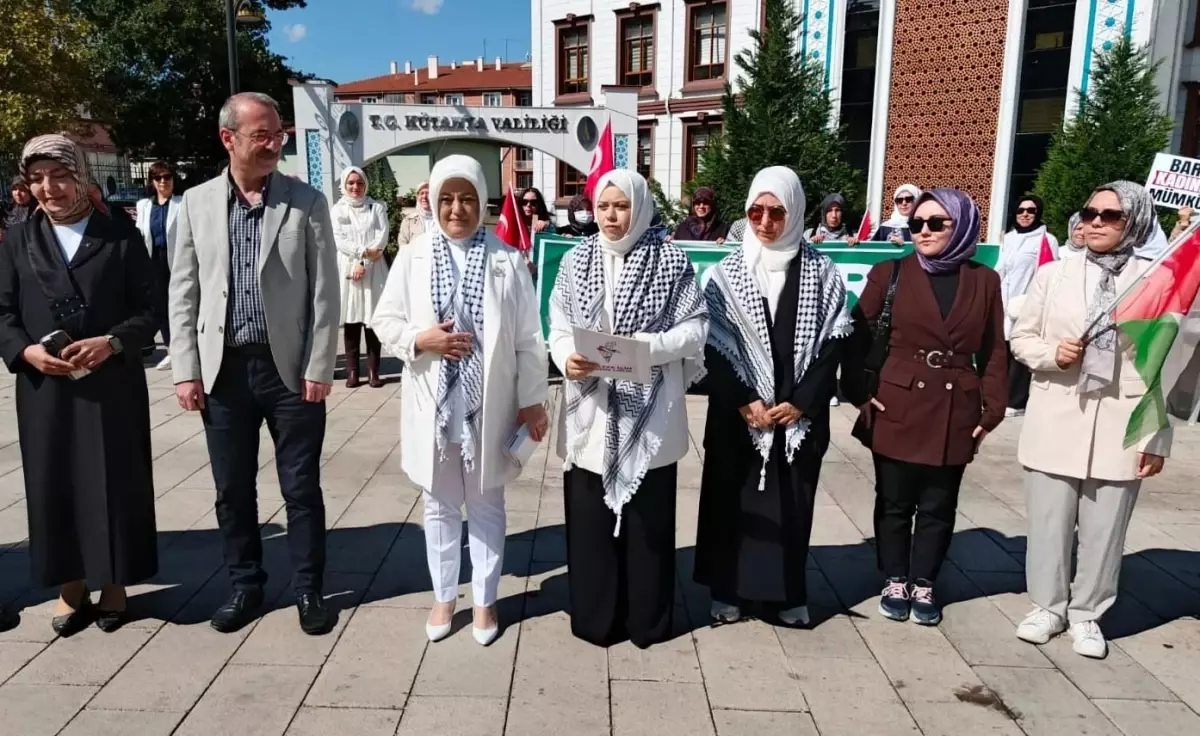 AK Parti Kütahya İl Kadın Kolları Başkanlığı\'ndan Gazze için sessiz çığlık zinciri