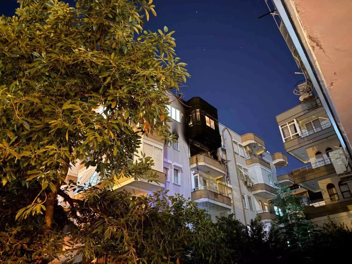 Alanya\'da Yangın: Kıbrıs Gazisi Hayatını Kaybetti