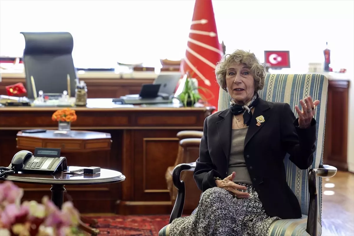 Özgür Özel, Ayşe Kulin\'i Kabul Etti