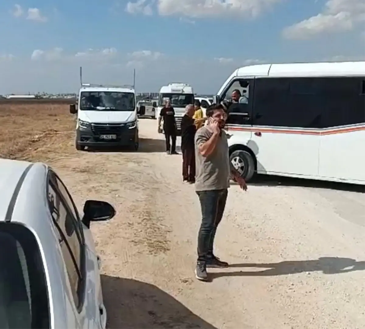 Adana\'daki Depremzedeler Yol Eksikliği Nedeniyle Eylem Yaptı