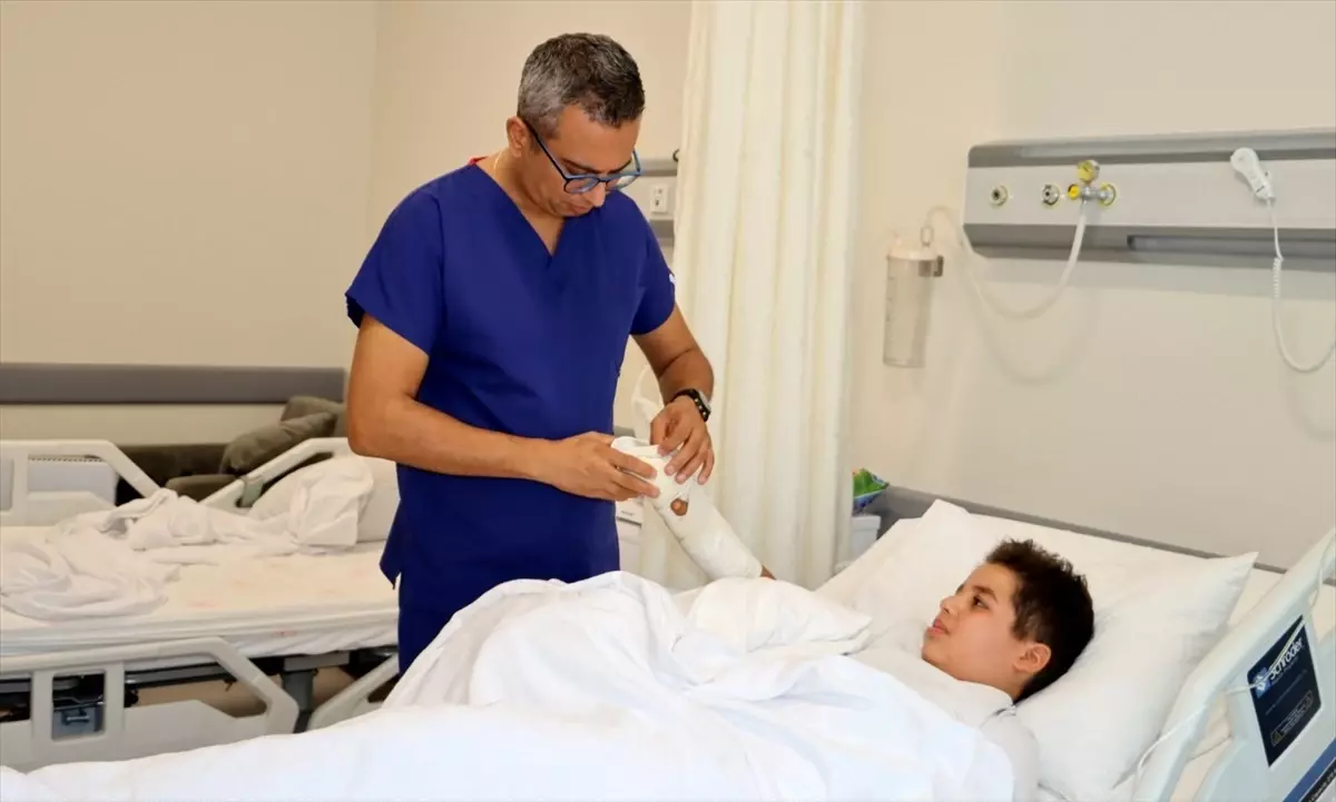 Çocuğun Kopan Parmağı Başarıyla Dikildi