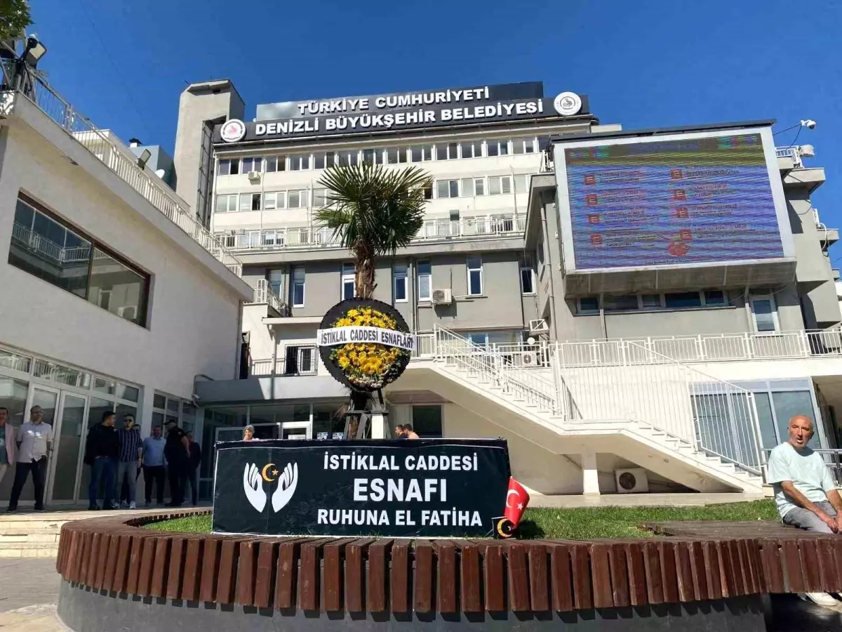Denizli Esnafı \'Otobüs Yolu\' Uygulamasını Protesto Etti