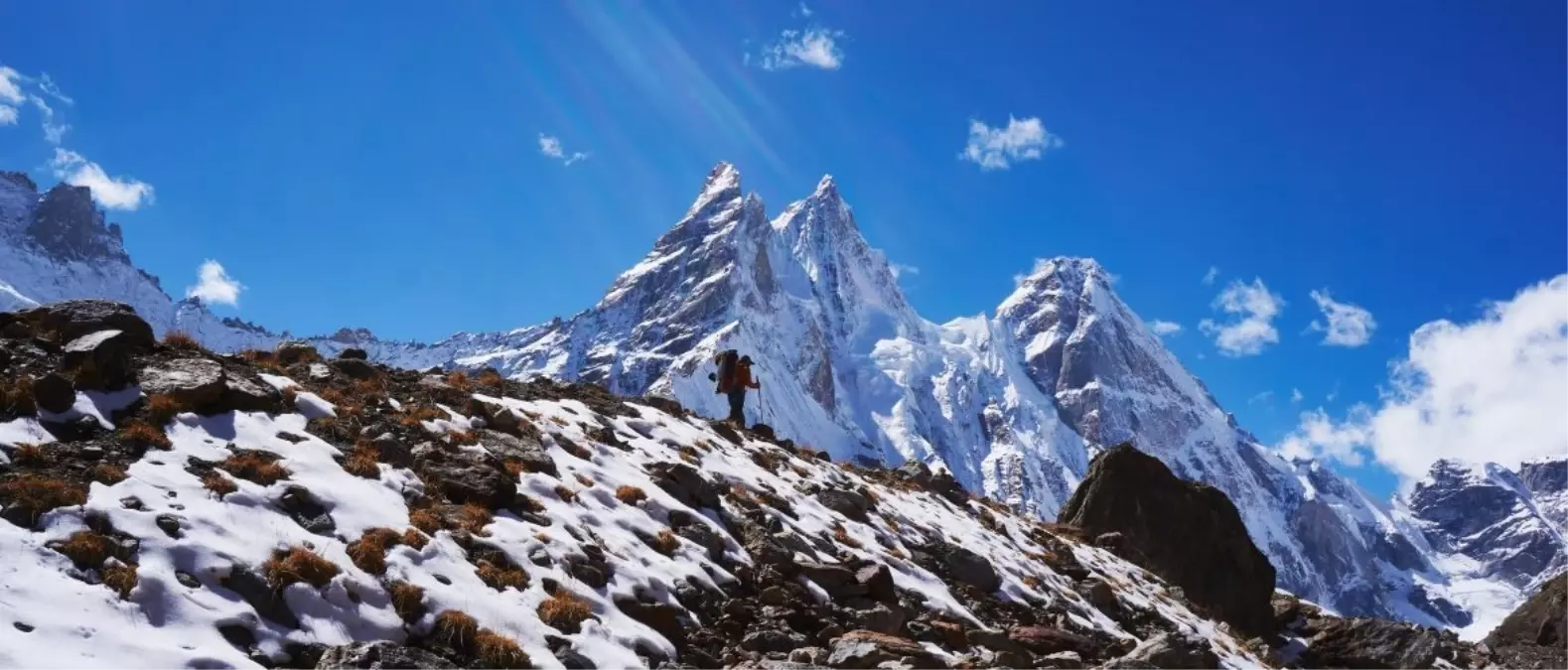 Everest\'te Kar Fırtınası: 1000 Kişi Mahsur
