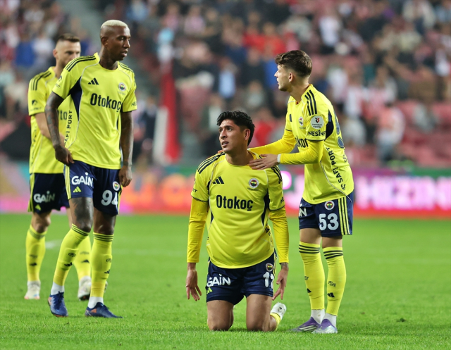 Tarık Çetin, Fenerbahçe'de İlk Maçında Parladı: Samsunspor Karşısında Kalesini Gollere Kapattı