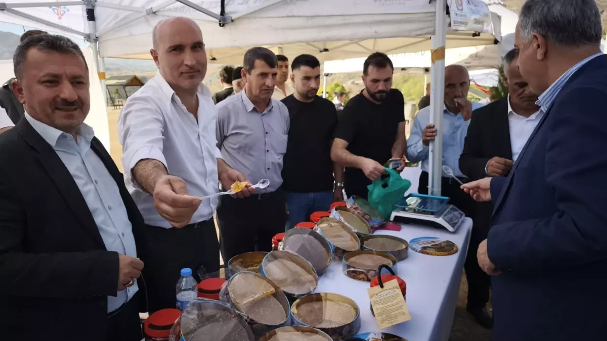 Sason Balı, Ceviz ve Çilek Festivali\'nde 1 Kilo Bal 340 Bin Liraya Satıldı