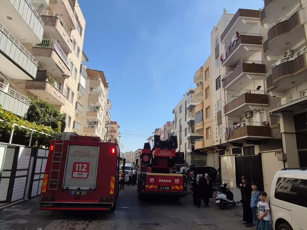 Gaziantep\'te Apartman Yangını
