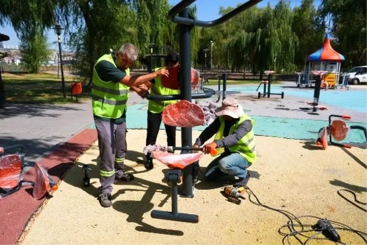 Gölbaşı Belediyesi\'nden Parklara Yenileme ve Bakım Çalışmaları