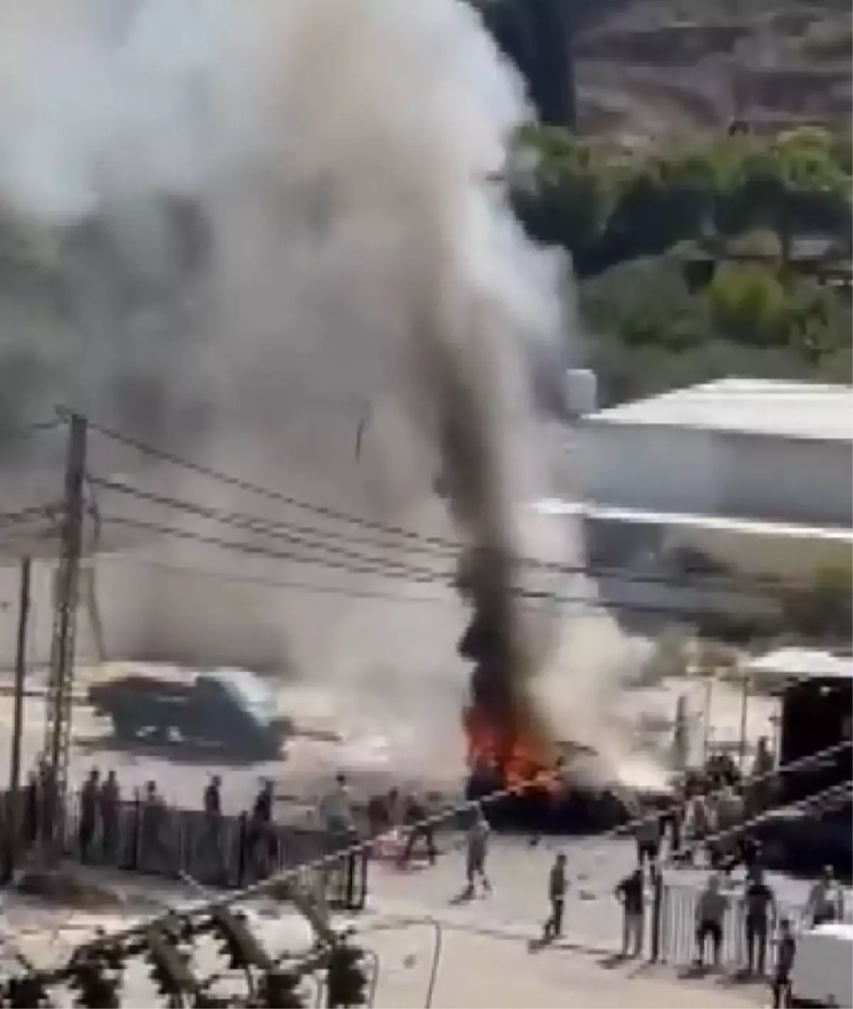 İsrail\'den Lübnan\'a saldırı! Dumanlar yükseldi