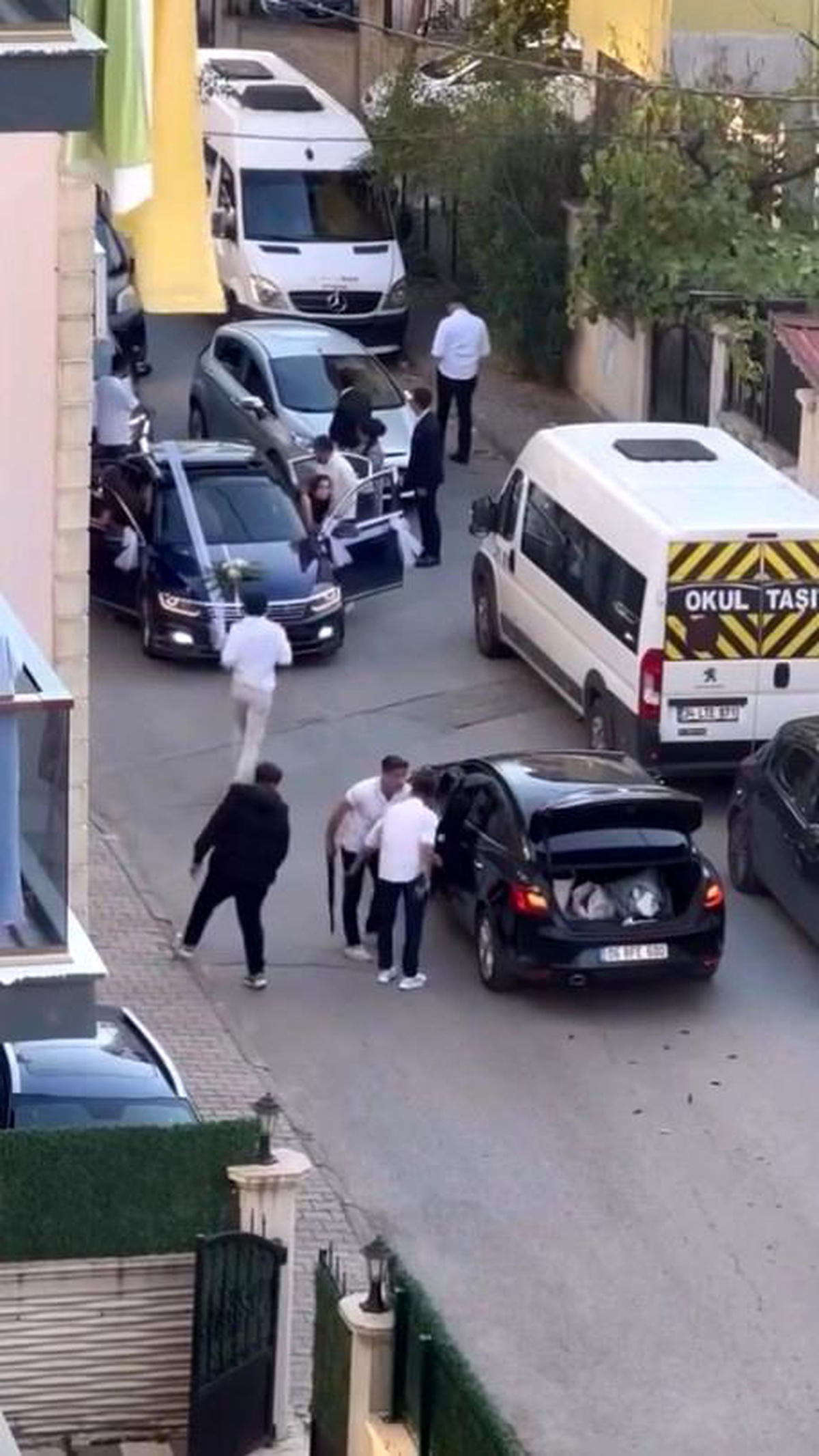 Düğün Konvoyunda Havaya Ateş Açıldı