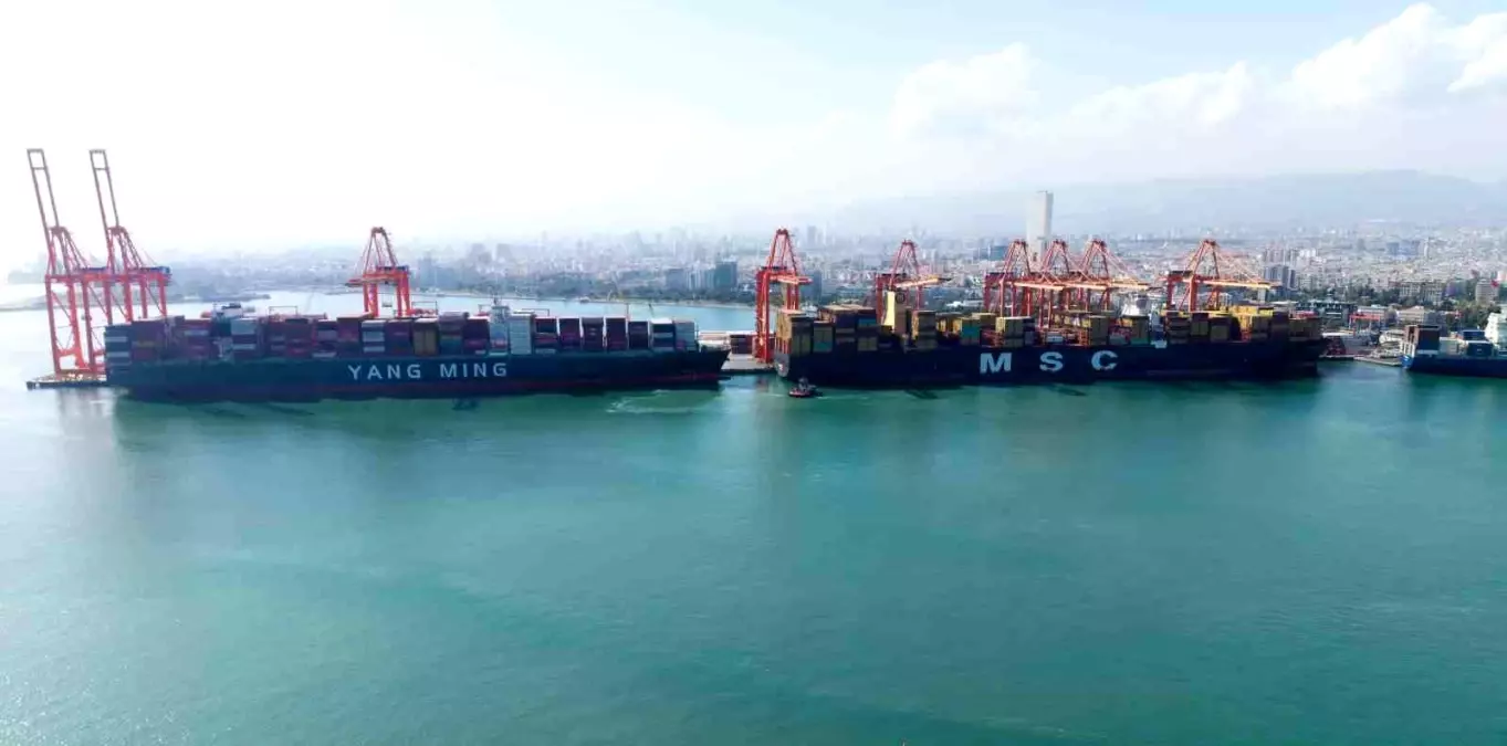 Mersin Limanı\'na Mega Gemiden Tarihi Yanaşma