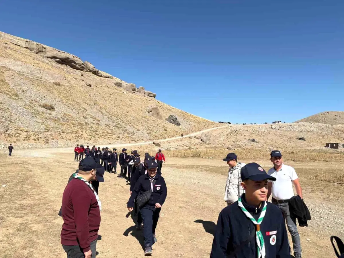 Niğde\'de Gençler için Doğa Yürüyüşü
