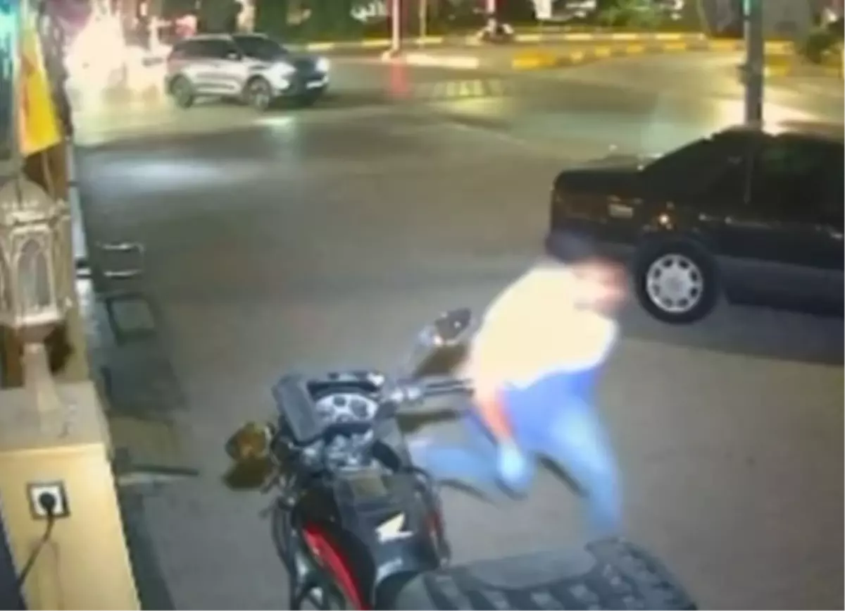 Adana\'da Pastaneye El Bombası Atıldı