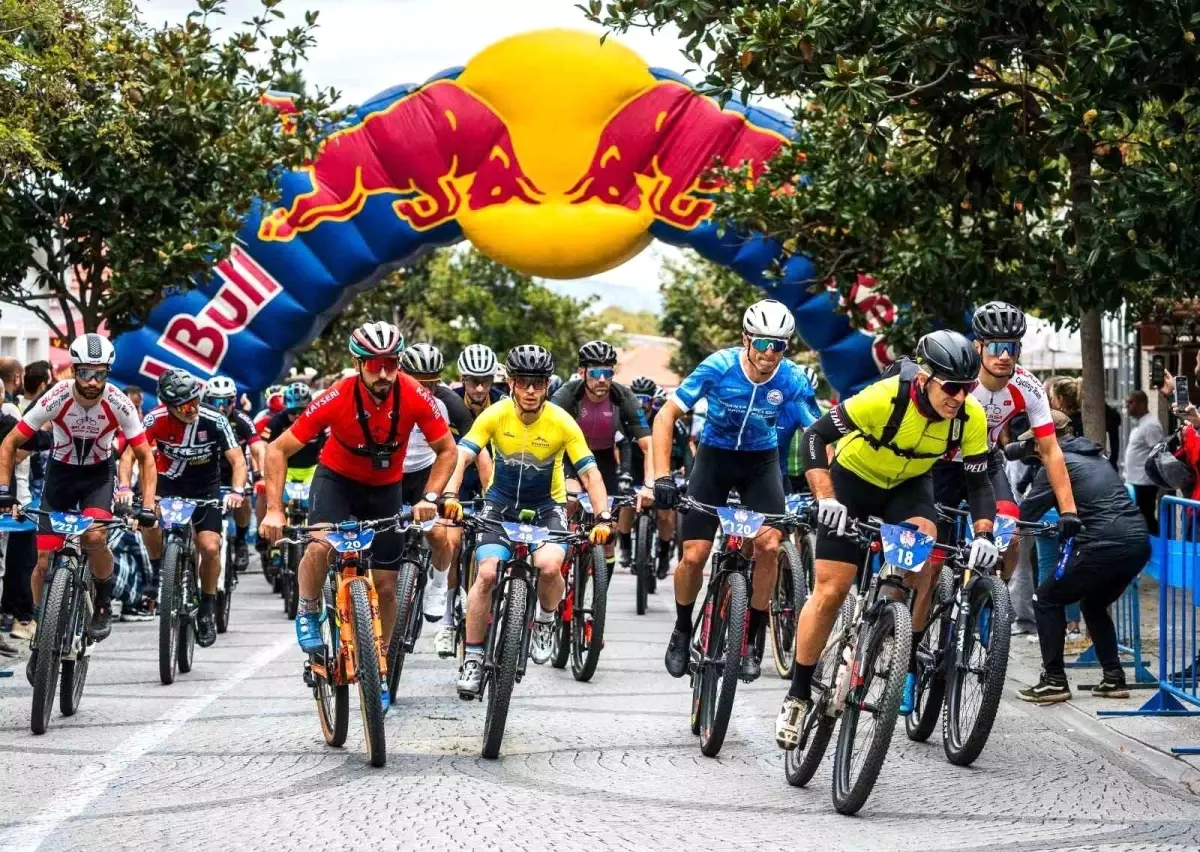Red Bull Geç Kalma, Bisiklet Tutkunlarını Adalar\'da Buluşturdu