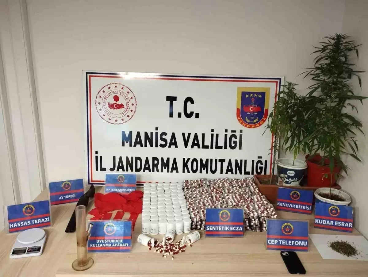 Manisa\'da Uyuşturucu Operasyonu: 8 Bin 864 Hap Ele Geçirildi