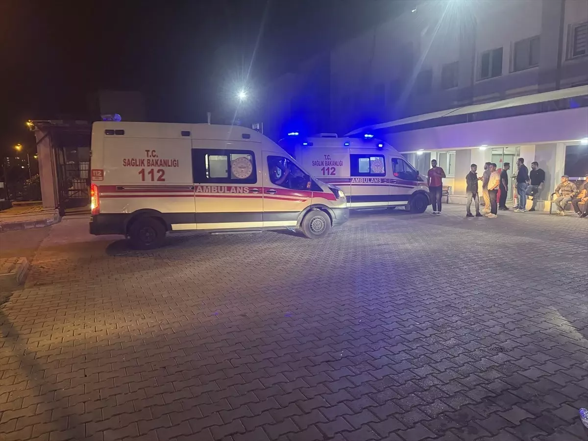 Kurtalan\'da Minibüs- Ticari Araç Çarpıştı