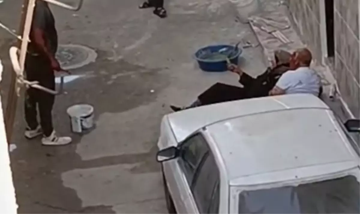 Ağabeyini maket bıçağıyla öldürdü: Dehşet anları saniye saniye kamerada