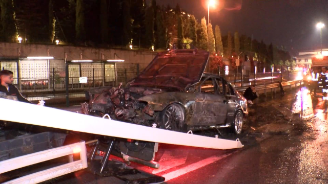 15 Temmuz Şehitler Köprüsü'nde Yangın: Otomobil Alev Alev Yandı 15 Temmuz Şehitler Köprüsü'nde Yangın: Otomobil Alev Alev Yandı