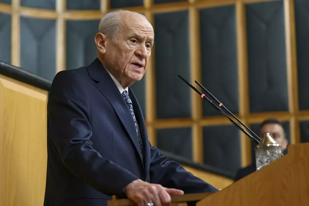 Bahçeli, Öcalan\'dan SDG\'ye çağrı yapmasını istedi