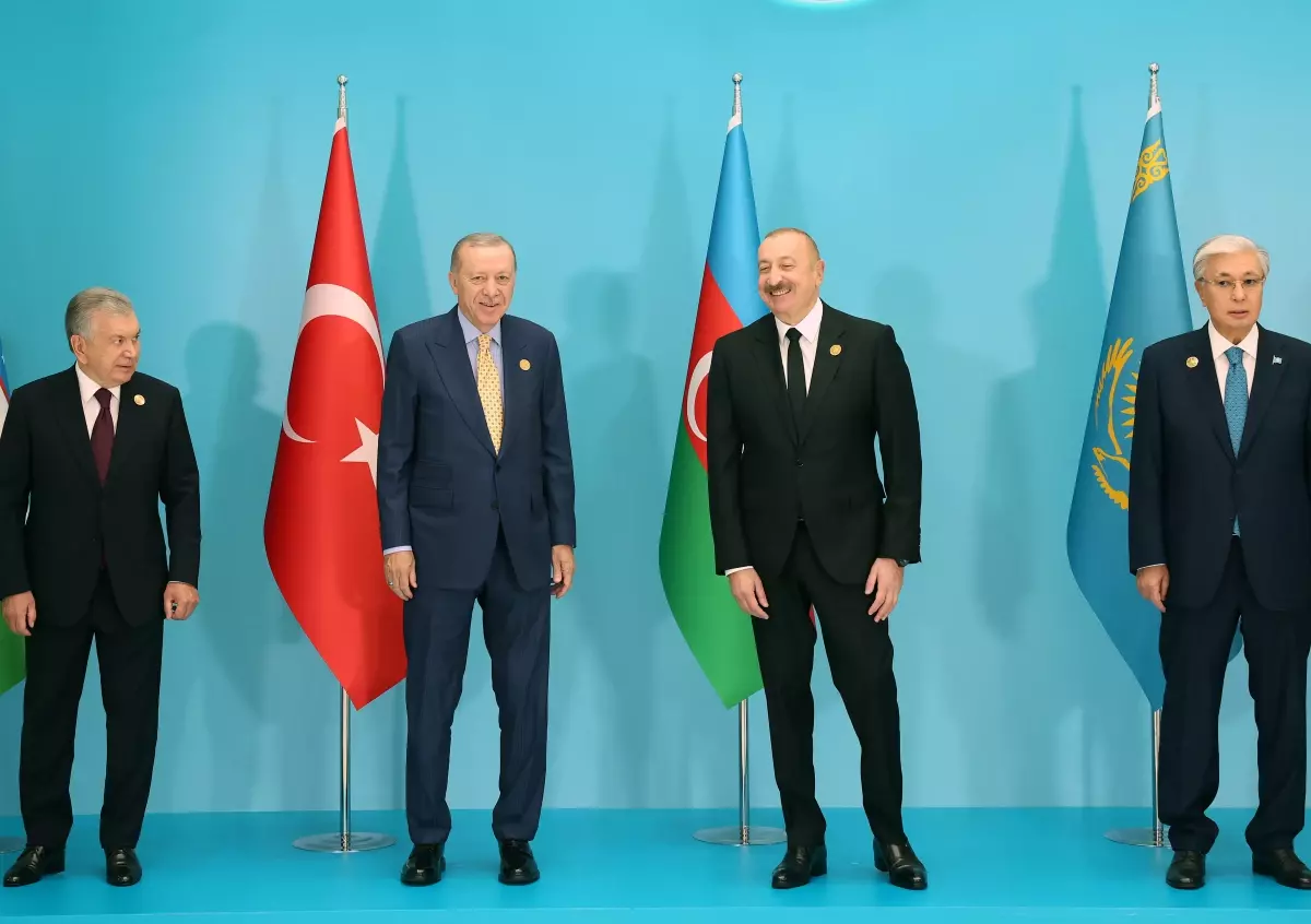 Cumhurbaşkanı Erdoğan, Türk Devletleri Teşkilatı 12\'nci Zirvesi\'nde aile fotoğrafı çekimine katıldı