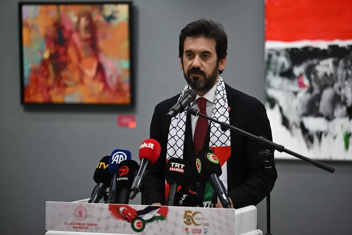 HAK-İŞ, "Bütün Renkler Gazze\'ye Bağış Sergisi" düzenledi