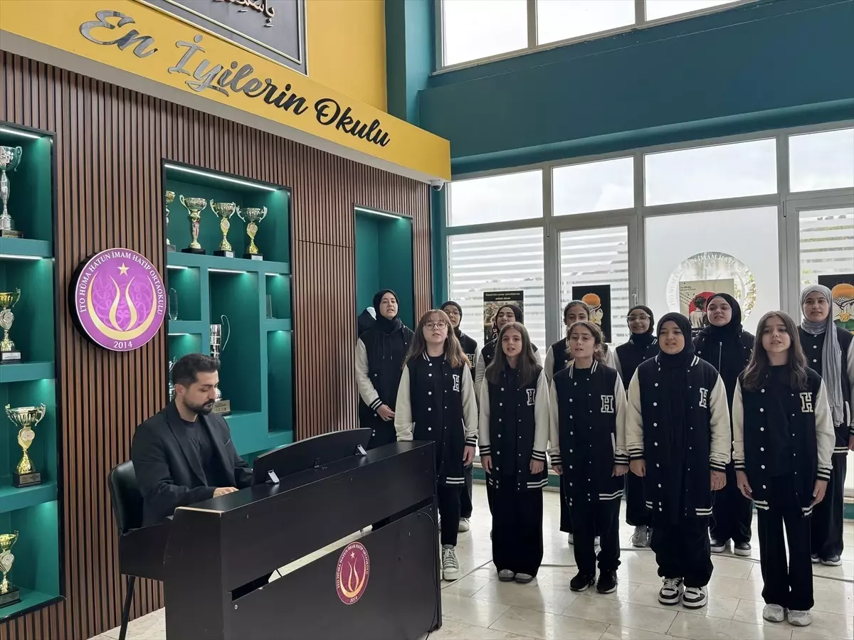 İstanbul\'da okullardaki farkındalık etkinliğinde Gazze\'ye yönelik saldırılar maketlerle anlatıldı