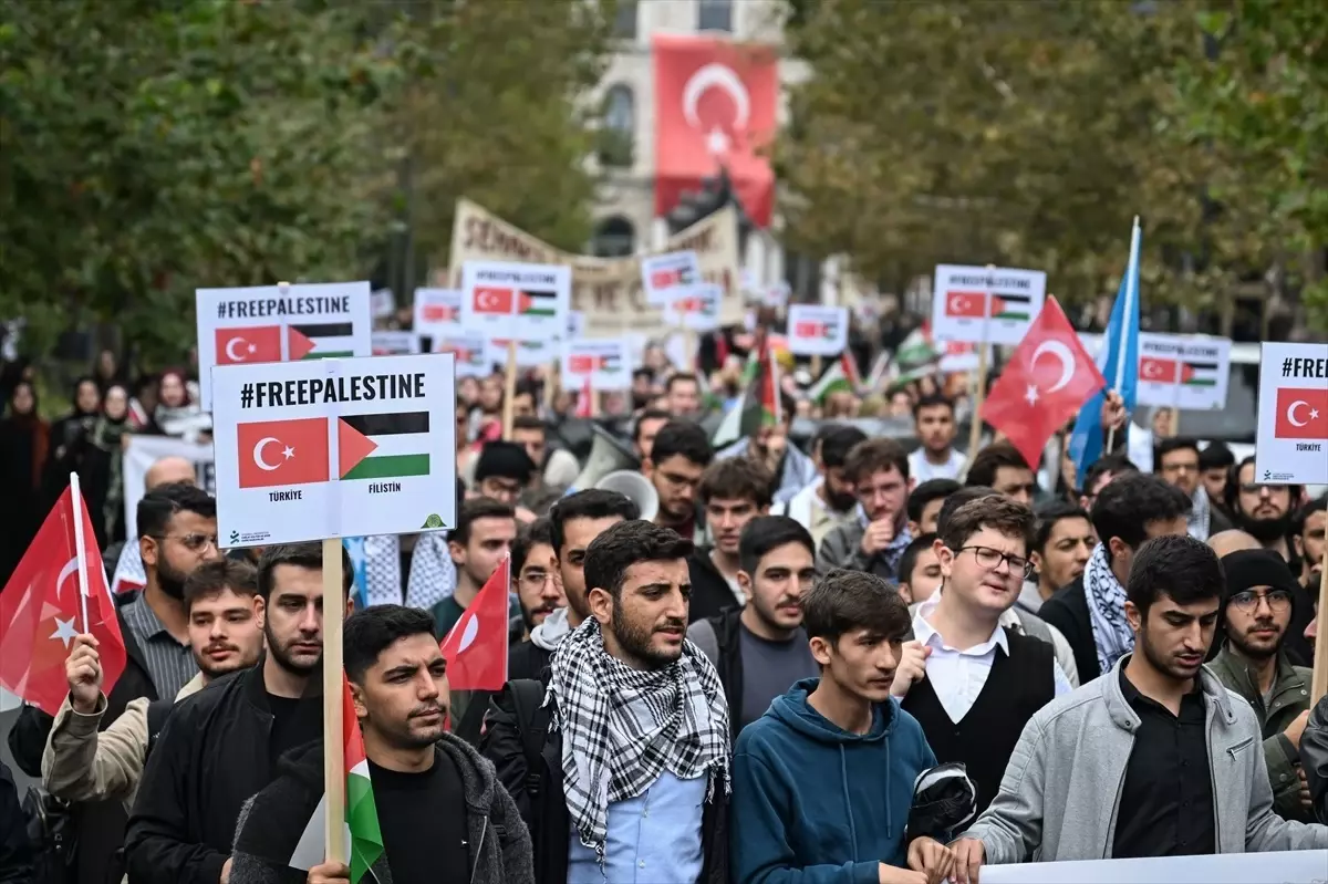 İstanbul Üniversitesi\'nde Gazze\'ye Destek Yürüyüşü