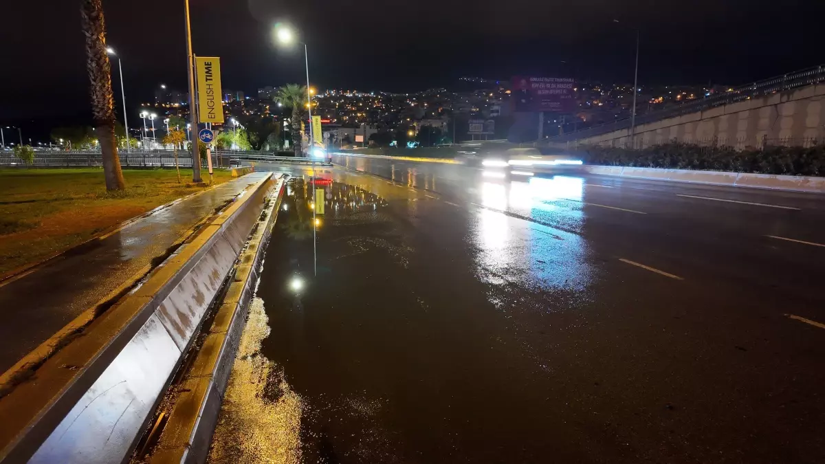 İzmir\'de Sağanak Yağış Uyarısı