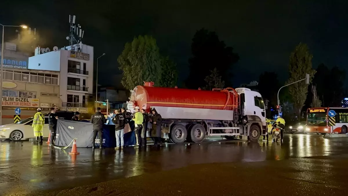 Bornova\'da Motosiklet Kazası: Sürücü Hayatını Kaybetti
