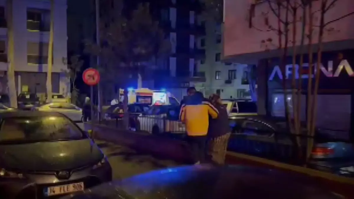 Kadıköy\'de Apartman Yangını: 20 Kişi Tahliye Edildi