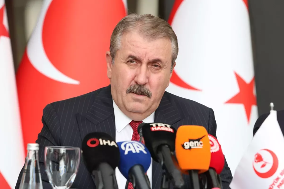 Meclis\'teki "Biji Serok Apo" sloganına Destici\'den sert tepki: Kafalarını ezip geçeceksin
