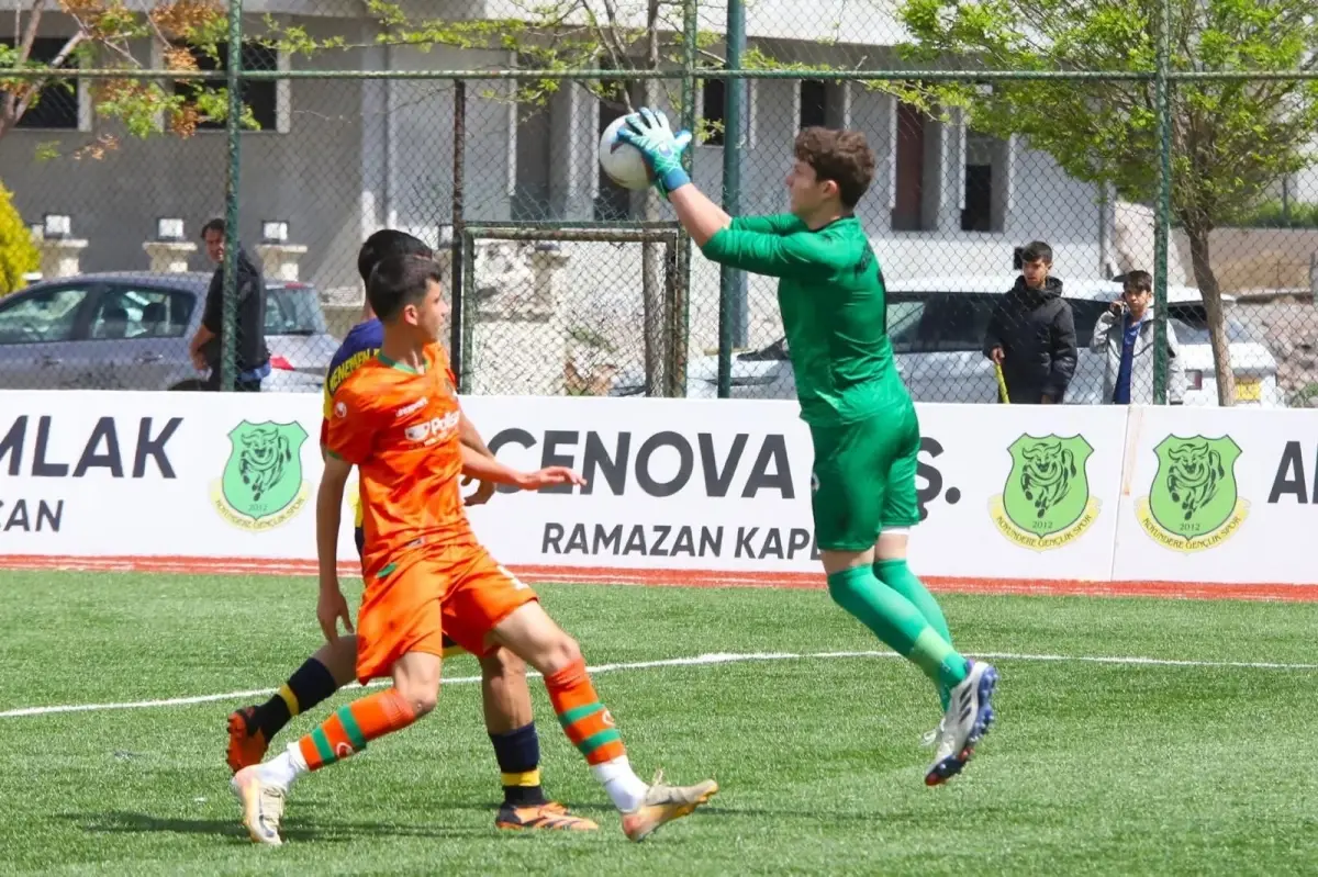 Genç Kaleci Alp Özge Dikkat Çekiyor