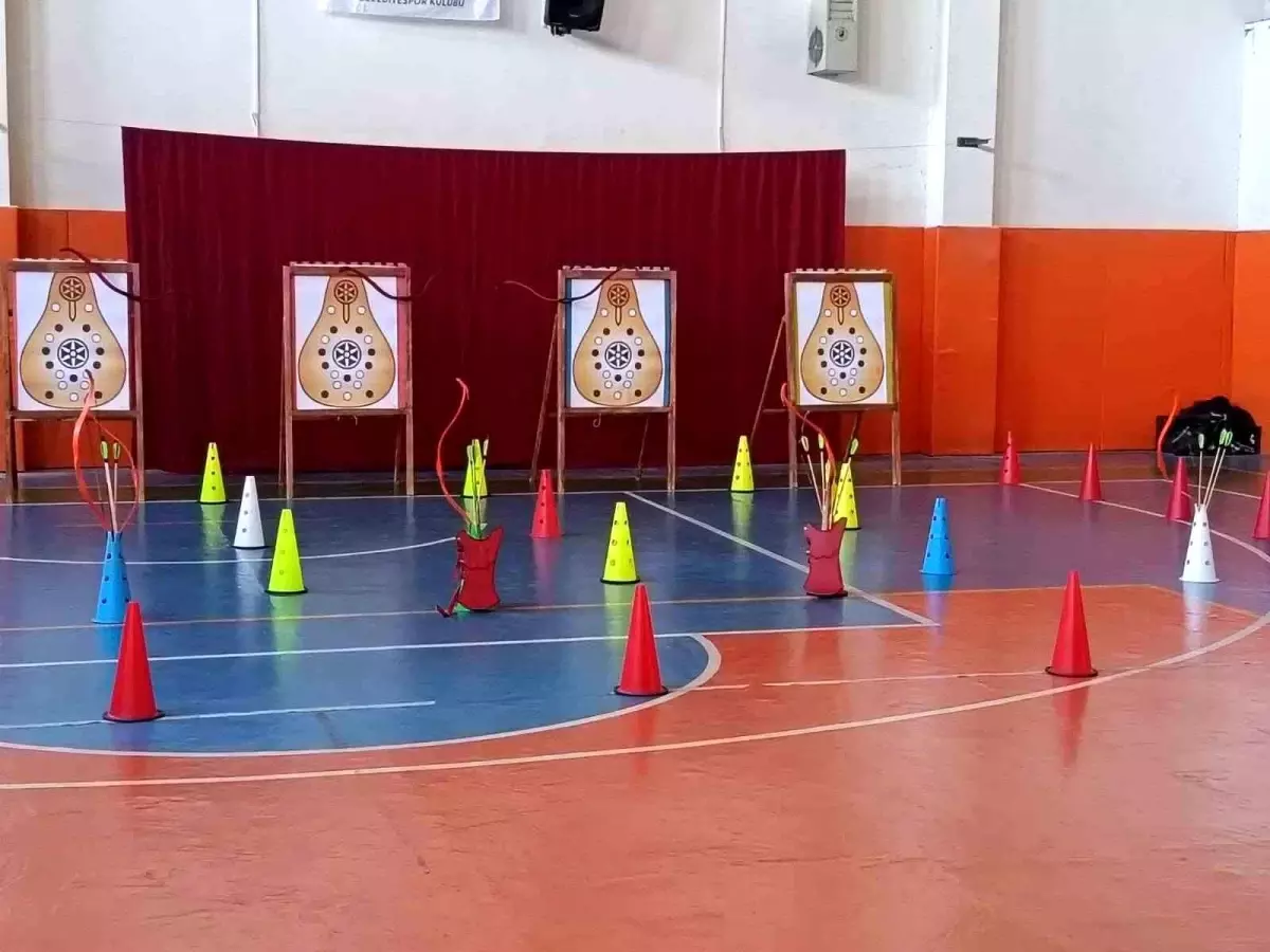 Sarıgöl\'de Okçuluk Kursuna Yoğun İlgi