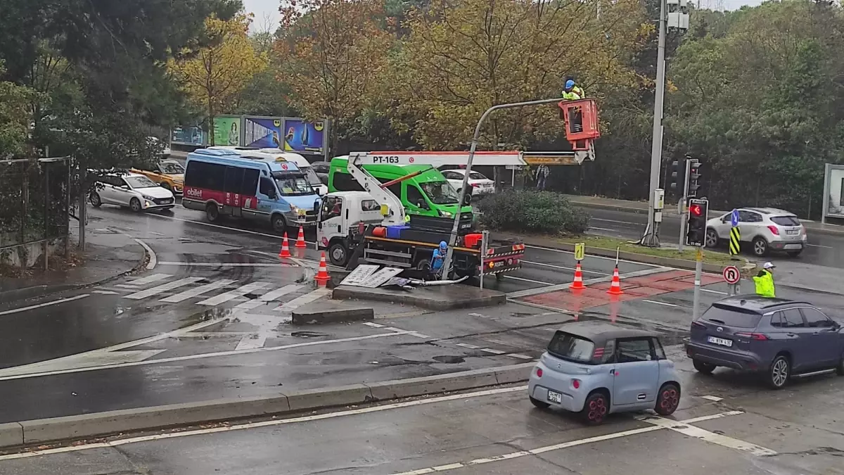 Sarıyer\'de Servis Minibüsü Kaza Yaptı