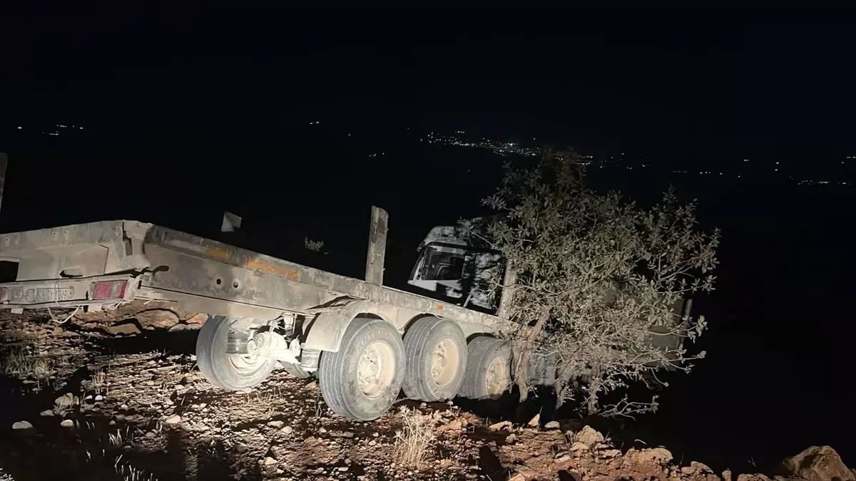 Şırnak\'ta Tır Kazası: Sürücü Hayatını Kaybetti