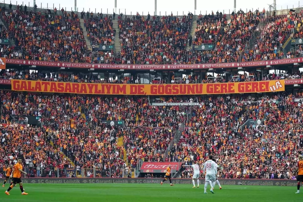 Taraftarlar havalara uçacak! Galatasaray\'dan Torreira sürprizi